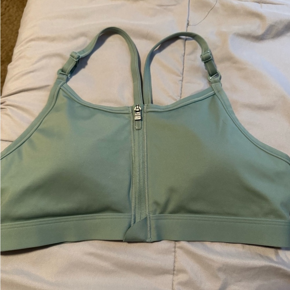 Front-Zip Light Green Sports Bra